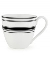 Bold black and white stripes create a crisp, graphic pattern that lends your tabletop a touch of modern sophistication.